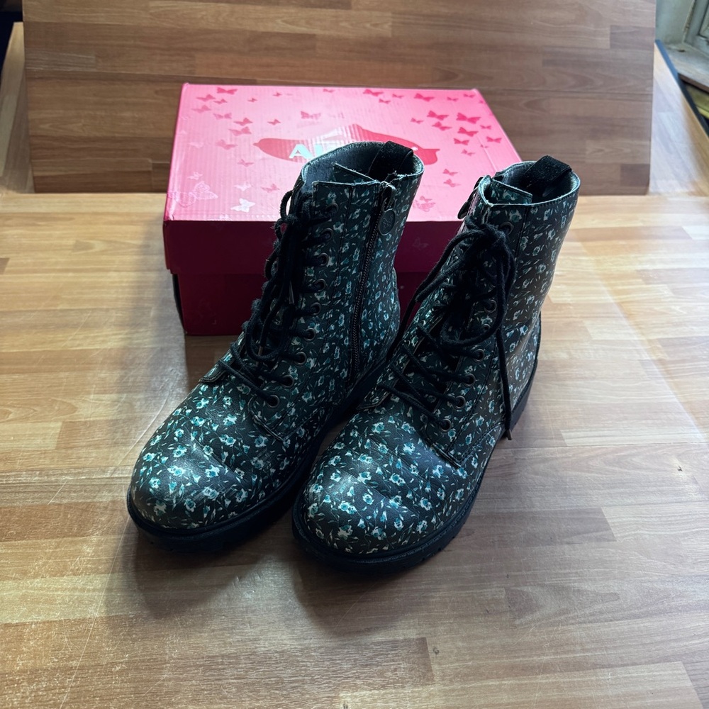 Allegria combat boots with blue flowers and zipper sides size 37